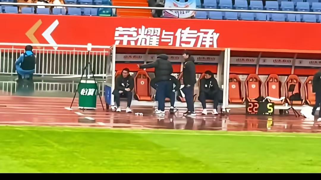 有一句话说得好，胜利能掩盖一切问题，而输球则会暴露各种问题，泰山客场输玉昆以后，