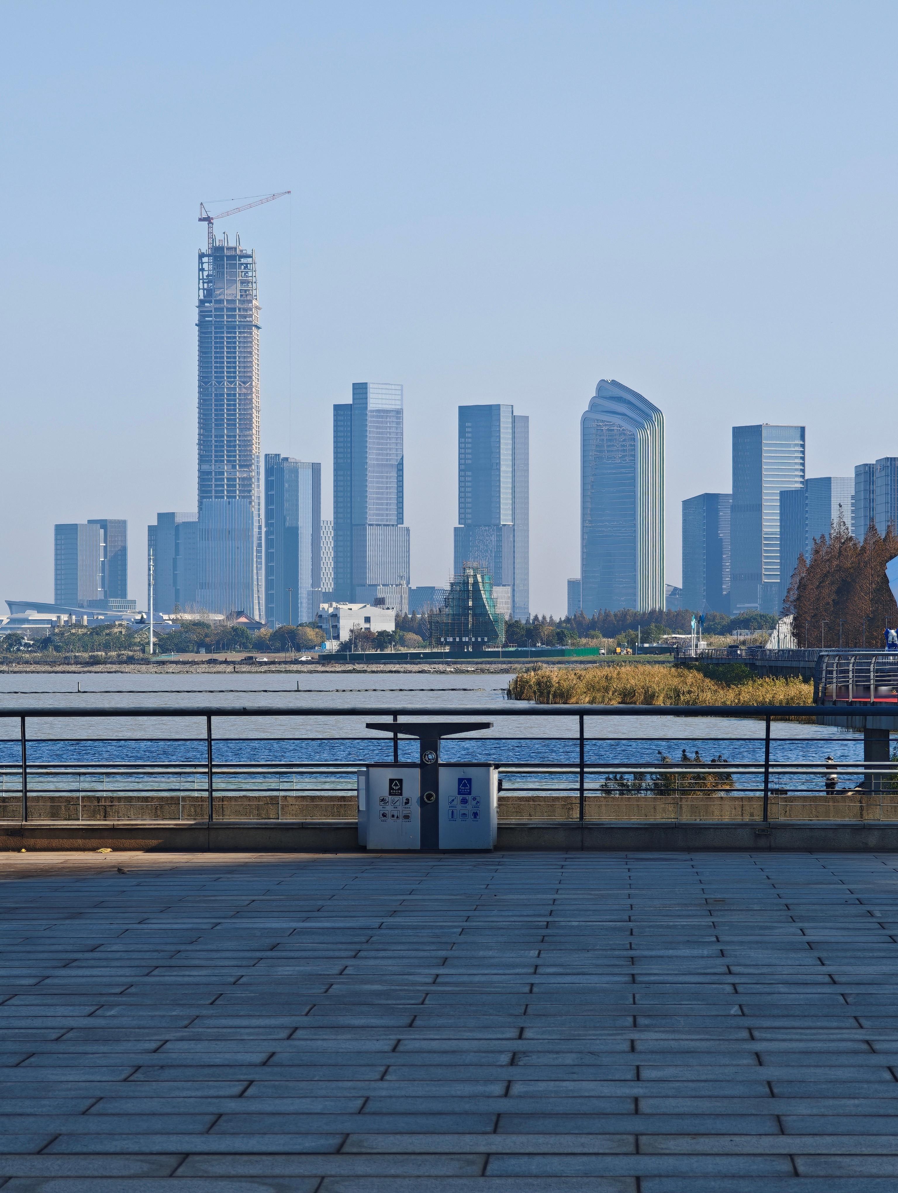 第一次来湖州，虽然城市不大，但给我的感觉还挺繁华，城建很强江浙还是富裕，藏富于民