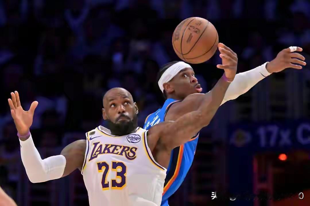 不是跟你吹，詹姆斯确实是篮球神话。
41岁的他，还在NBA舞台上，创造一个又一个
