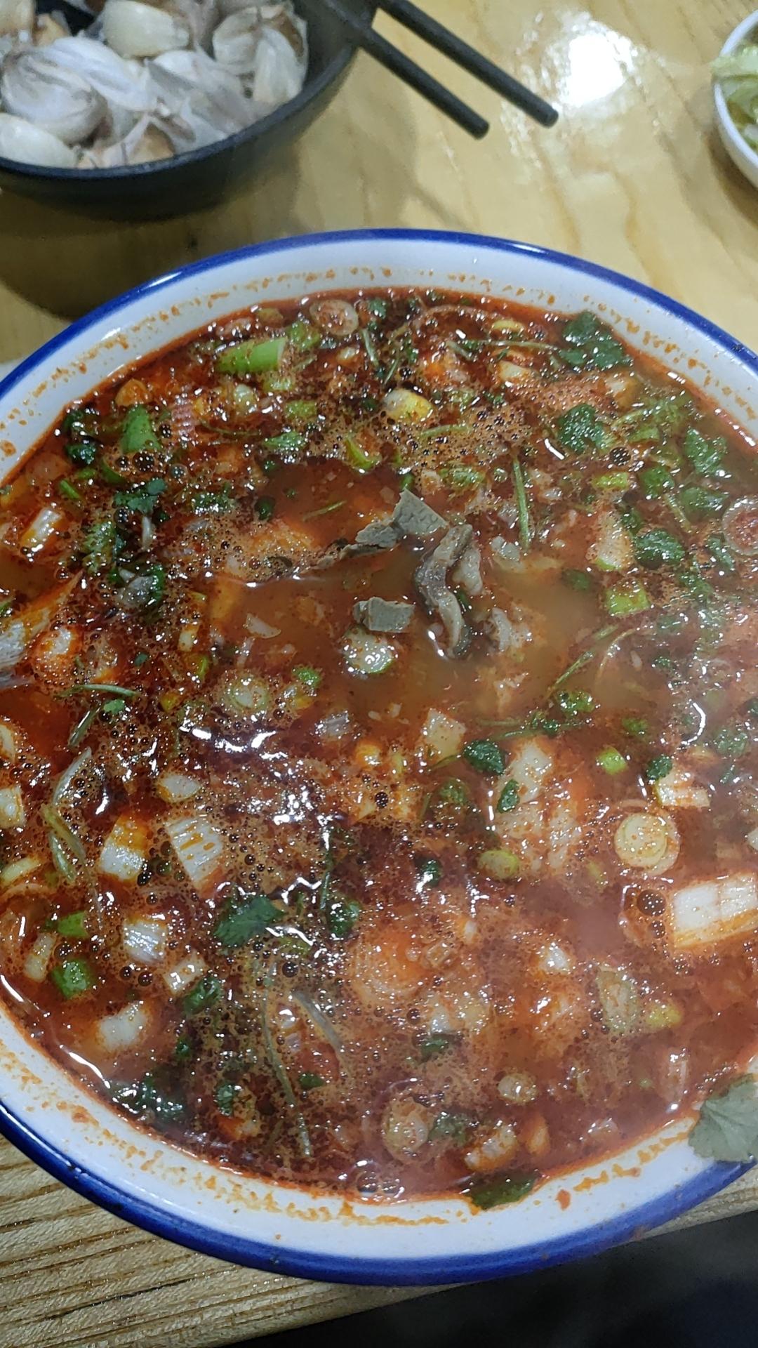 冬日生活打卡季三九了，虽然天气晴好，主路上的雪基本消失不见，但随处可见的雪还是叠