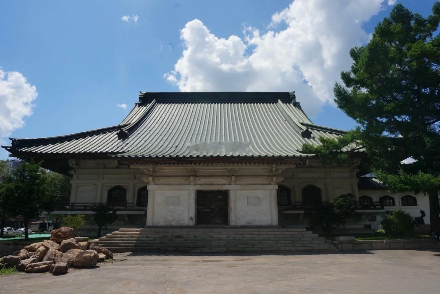 中国东北最大的日式庙宇——东本愿寺（位于吉林省长春市），为日本侵华、殖民罪证之一