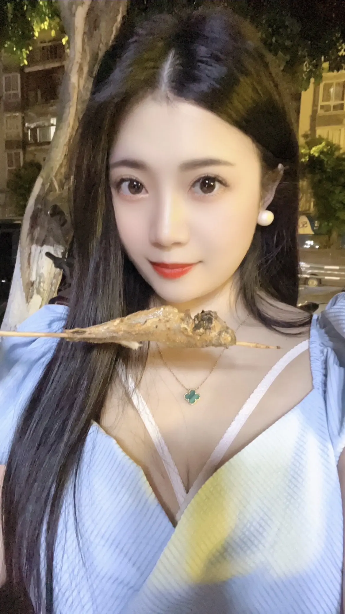 没衣服穿。很久没买新衣服，穿来穿去这几件，是我不想买吗😭