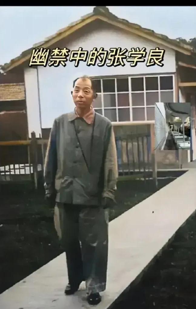 下图是“民国四大美男”之一的张学良的一张照片，这张照片摄于他被软禁期间，此时的张