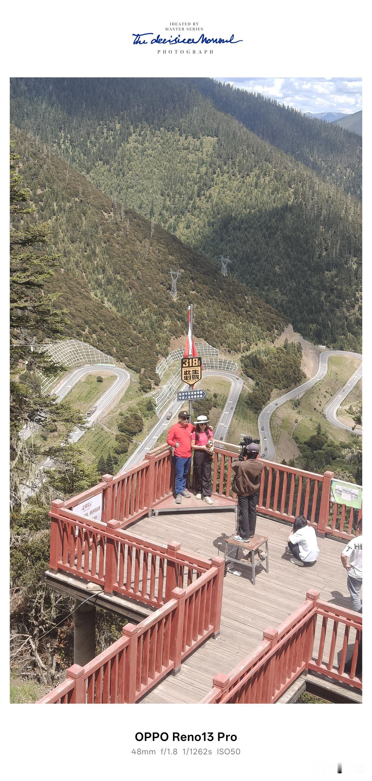 自驾G318川藏线，终于站在了大名鼎鼎的天路十八弯观景台，亲眼目睹这条盘旋在高山
