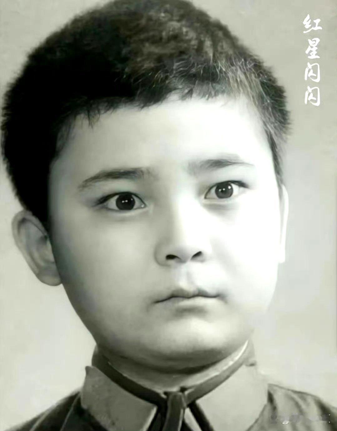 这是谁家的孩子？双目炯炯有神，充满了灵气，好神气的小朋友哦。