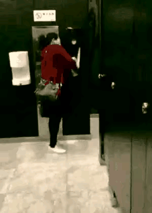 大妈这薅羊毛是不是有点过分了，你遇到的话会制止吗？[我想静静][我想静静]