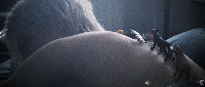 张真源背沟张真源不知道我的身材很曼妙张真源背沟啊啊啊，我直接叫老公 