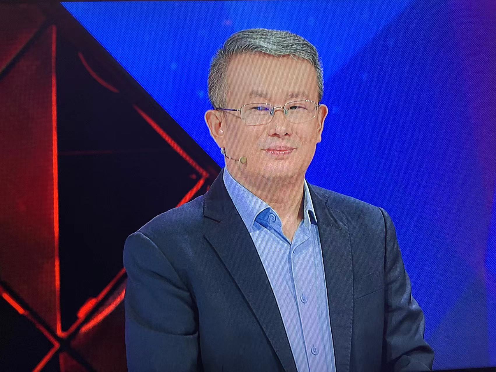 【凤凰卫视《一虎一席谈》—中國“麒麟”殺出，美國科技圍堵是否已失敗？】（北京时间