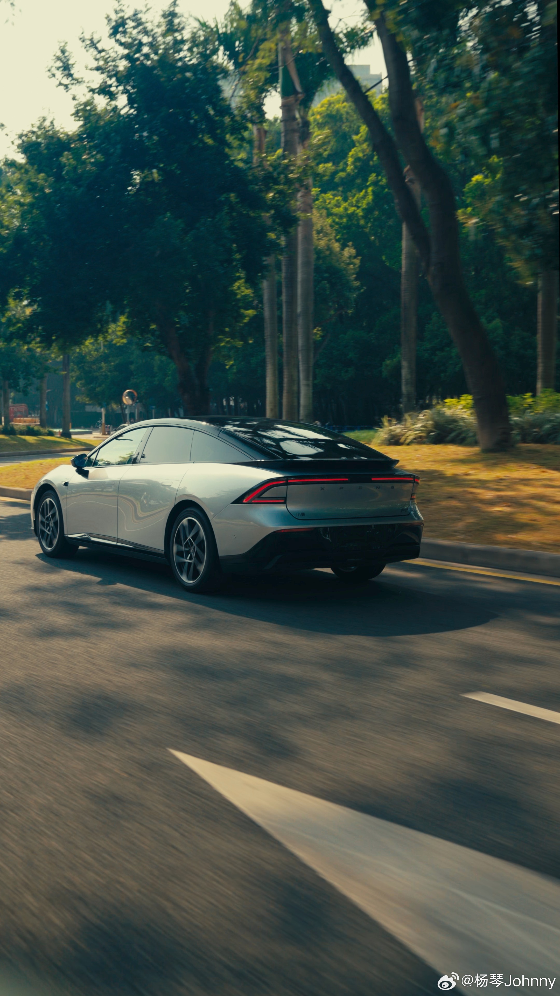 据说这一代小鹏的VLA 2.0非常丝滑，把纯视觉方案提升到一个新高度用过的来说下