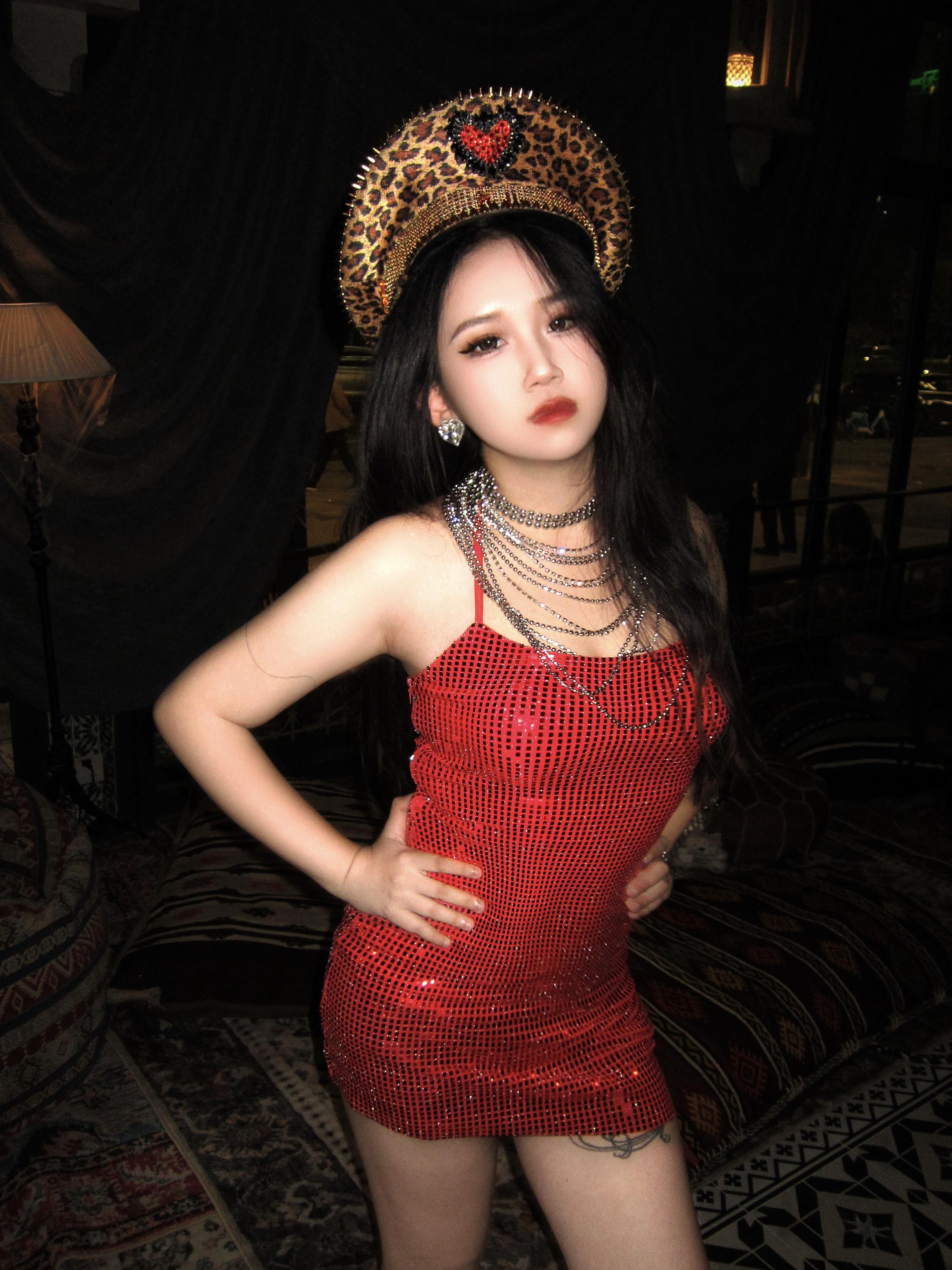 你又给哪个女人发消息了你要害死你自己吗。