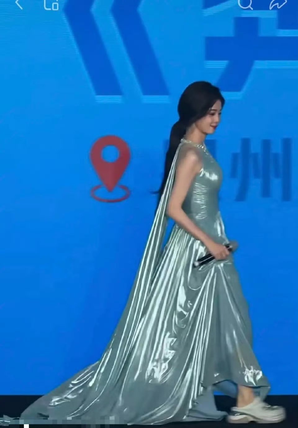 白鹿对待粉丝见面越来越随意了 