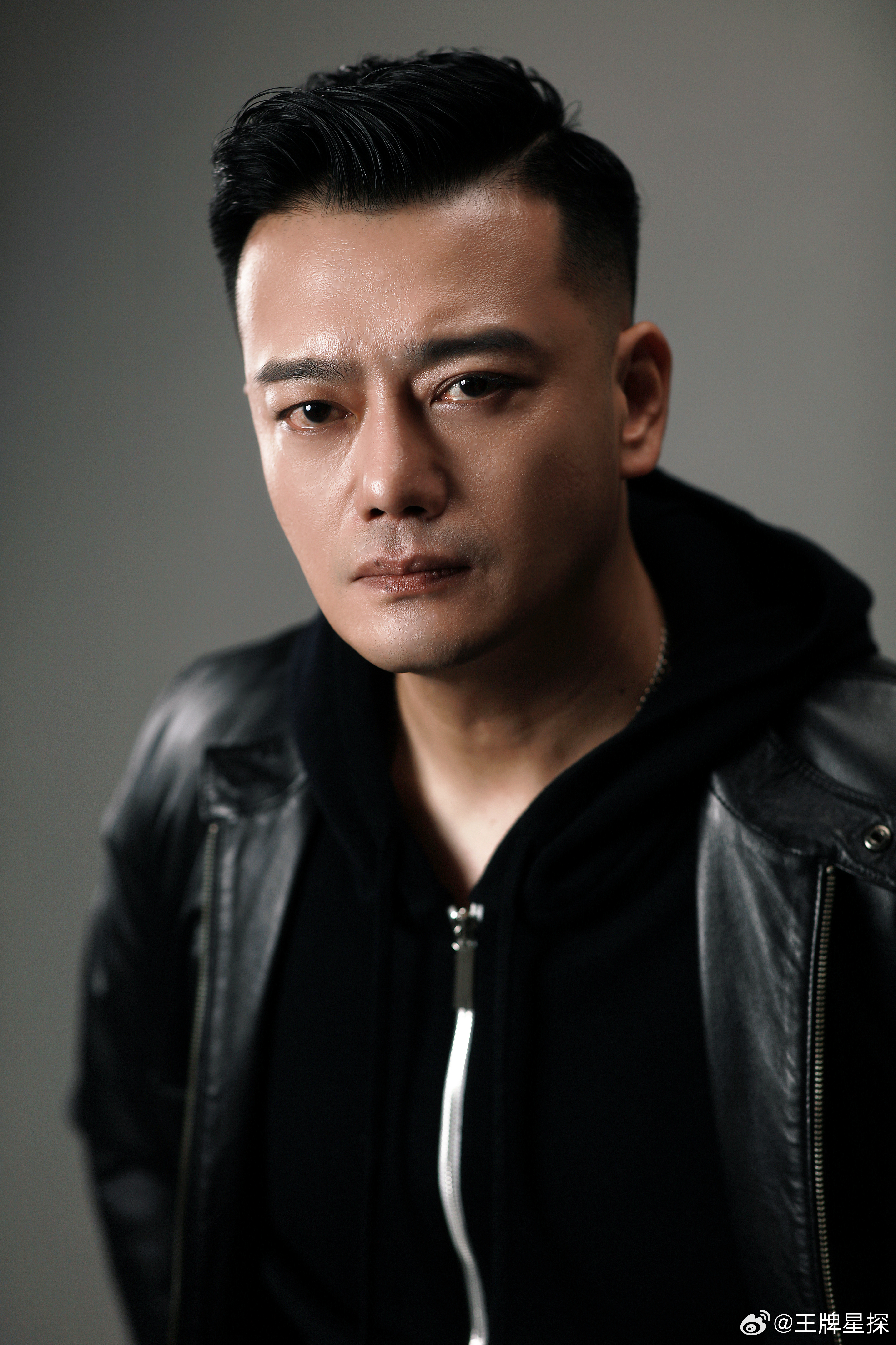 迷雾丛生，步步探寻。李丞峰再度领衔出演刑警队长！现实悬疑网剧《看不见的角落》火热