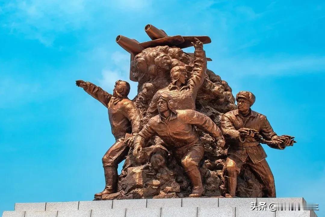 
丹东一个英雄的名字，每当映入眼帘，就会想起雄赳赳气昂昂这首《中国人民志愿军战歌