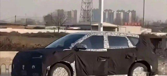 小米三款新车齐齐曝光，三款不同的车型，对标不同的用户，虽然还没有正式发布，已经让