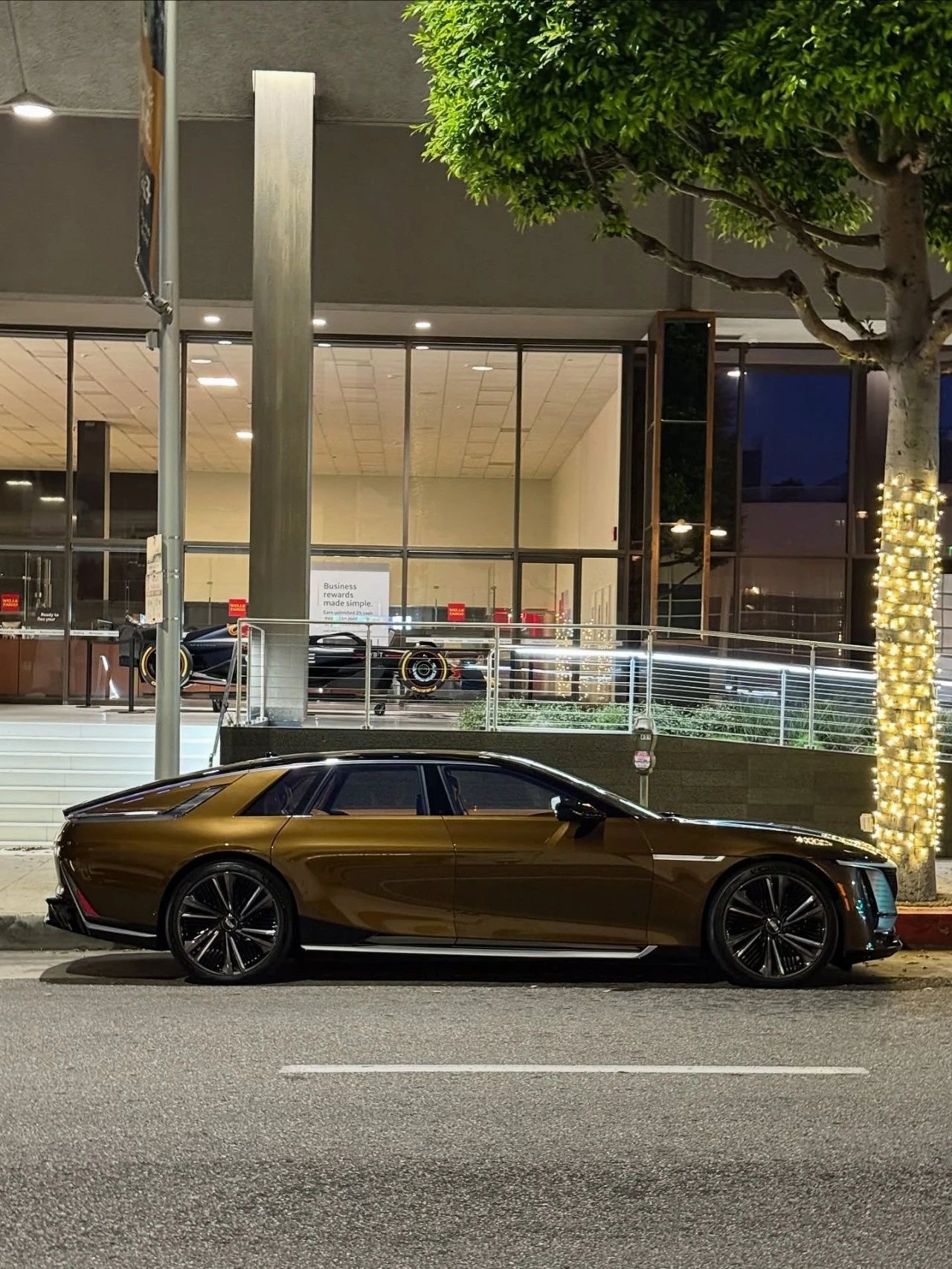 豪车超跑[超话]  Cadillac Celestiq：这才是“浴皇大帝”该有的