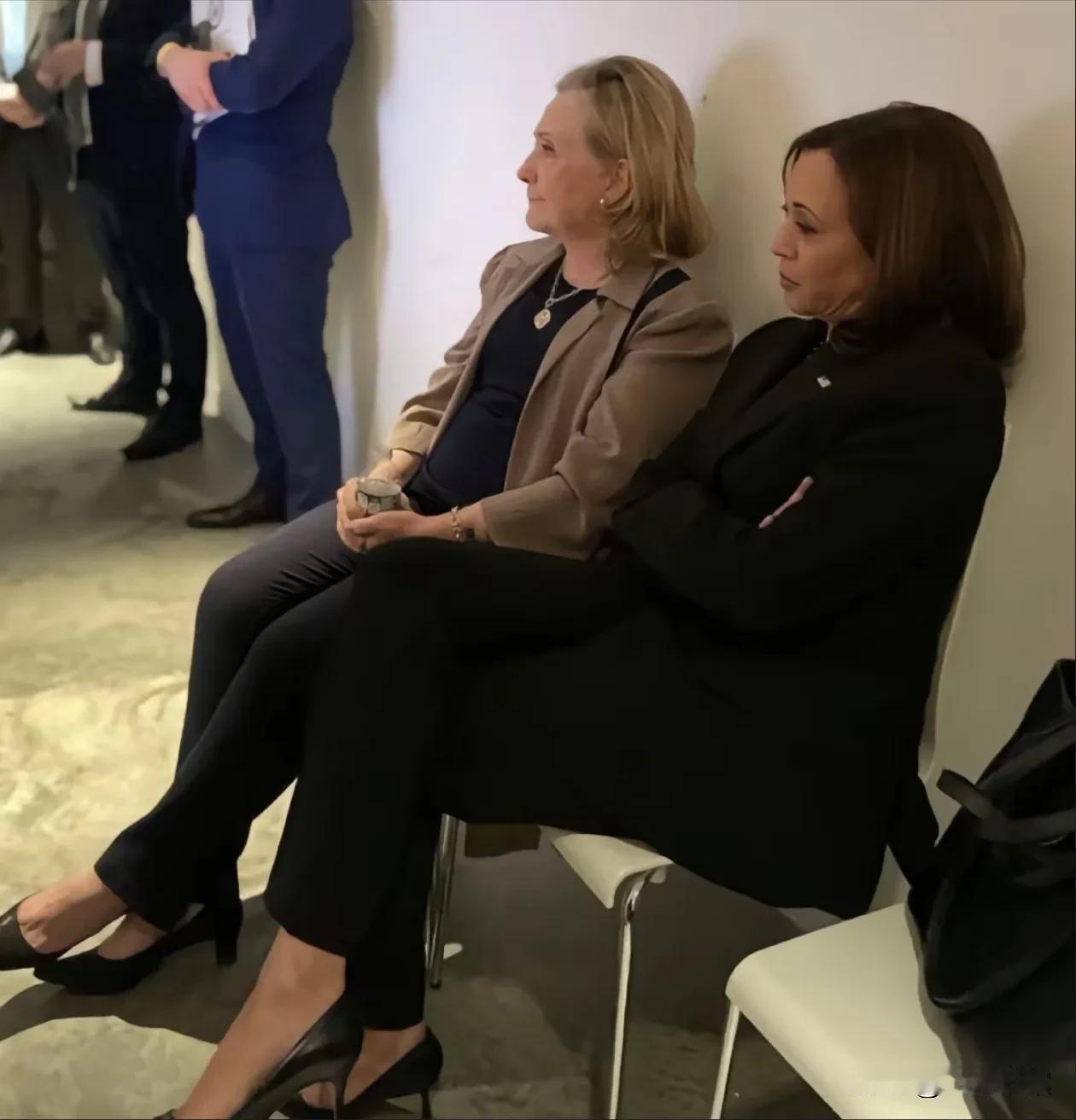 特朗普以一己之力，改写了美国历史，成功让美国第一位女总统出现的梦想幻灭。
这世界