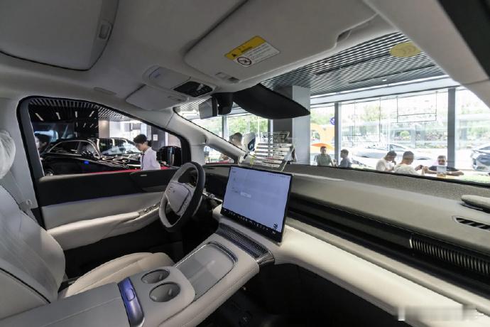 【近半数首购车主瞄准电动车】12月10日消息，据彭博社（Bloomberg In