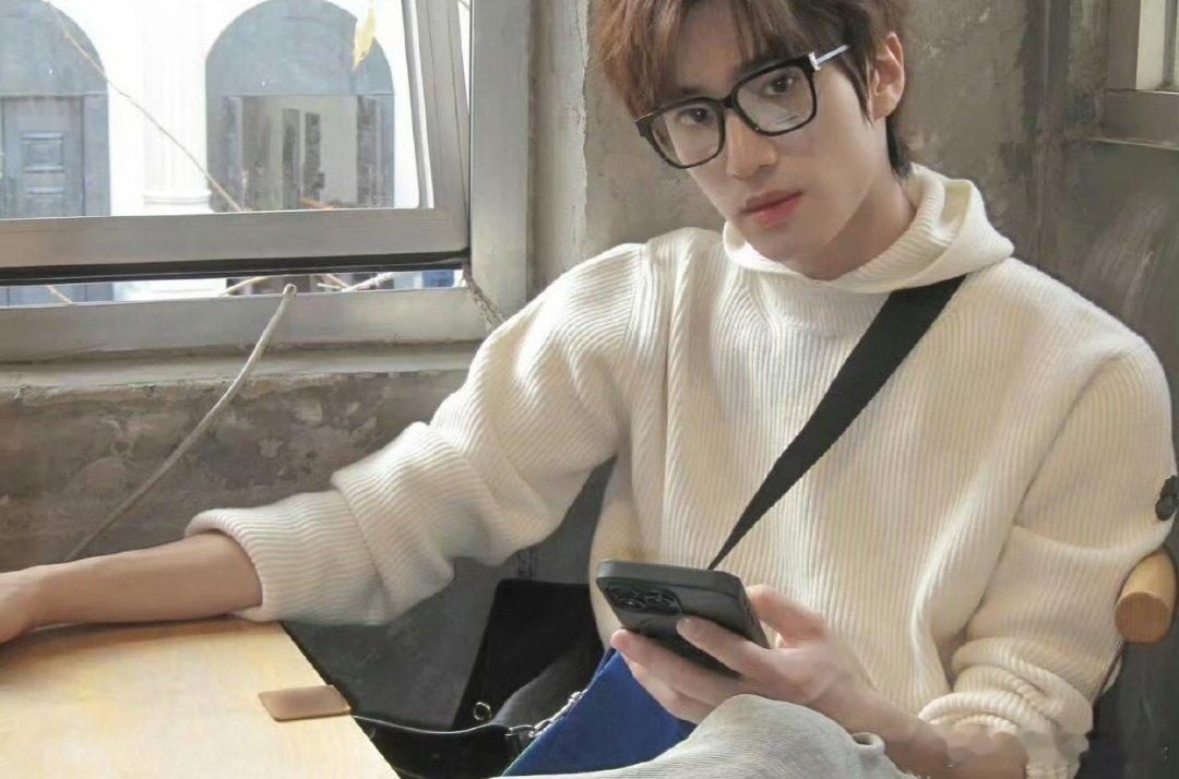 张康乐好帅好温柔完全是冬日男友 多多营业 