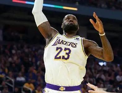 北京时间1月31日8：30，NBA常规赛湖人迎来背靠背的比赛客场挑战老鹰！


