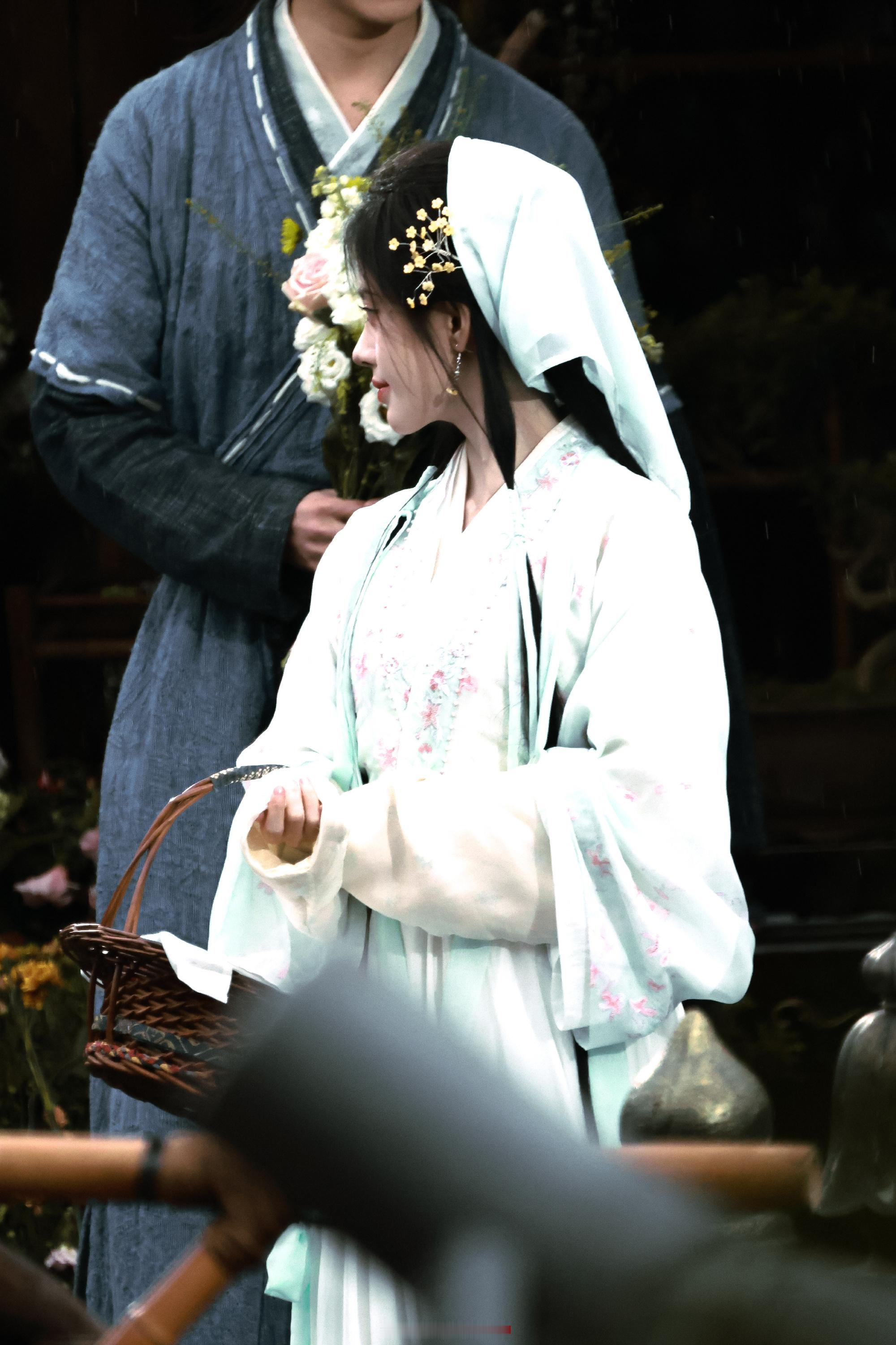 鞠婧祎 jjy鞠婧祎露芜衣 jjy鞠婧祎月鳞绮纪 我也曾试图想要握住那束光 可惜
