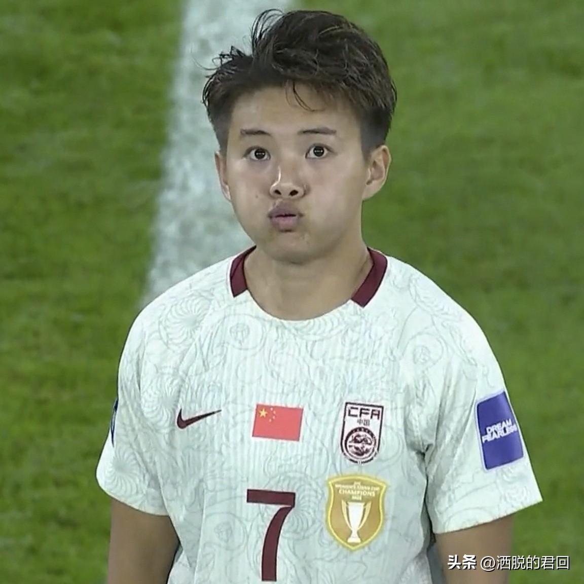 到底是为什么？
中国女足比男足强那么多？
其实这个问题不难回答。

中国女足比男