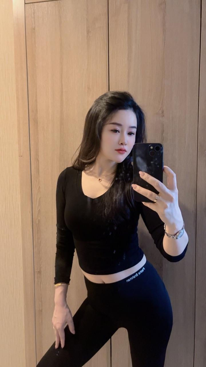 现在最好的状态：身材要可控，情绪要可控，生活要可控，清醒，自律