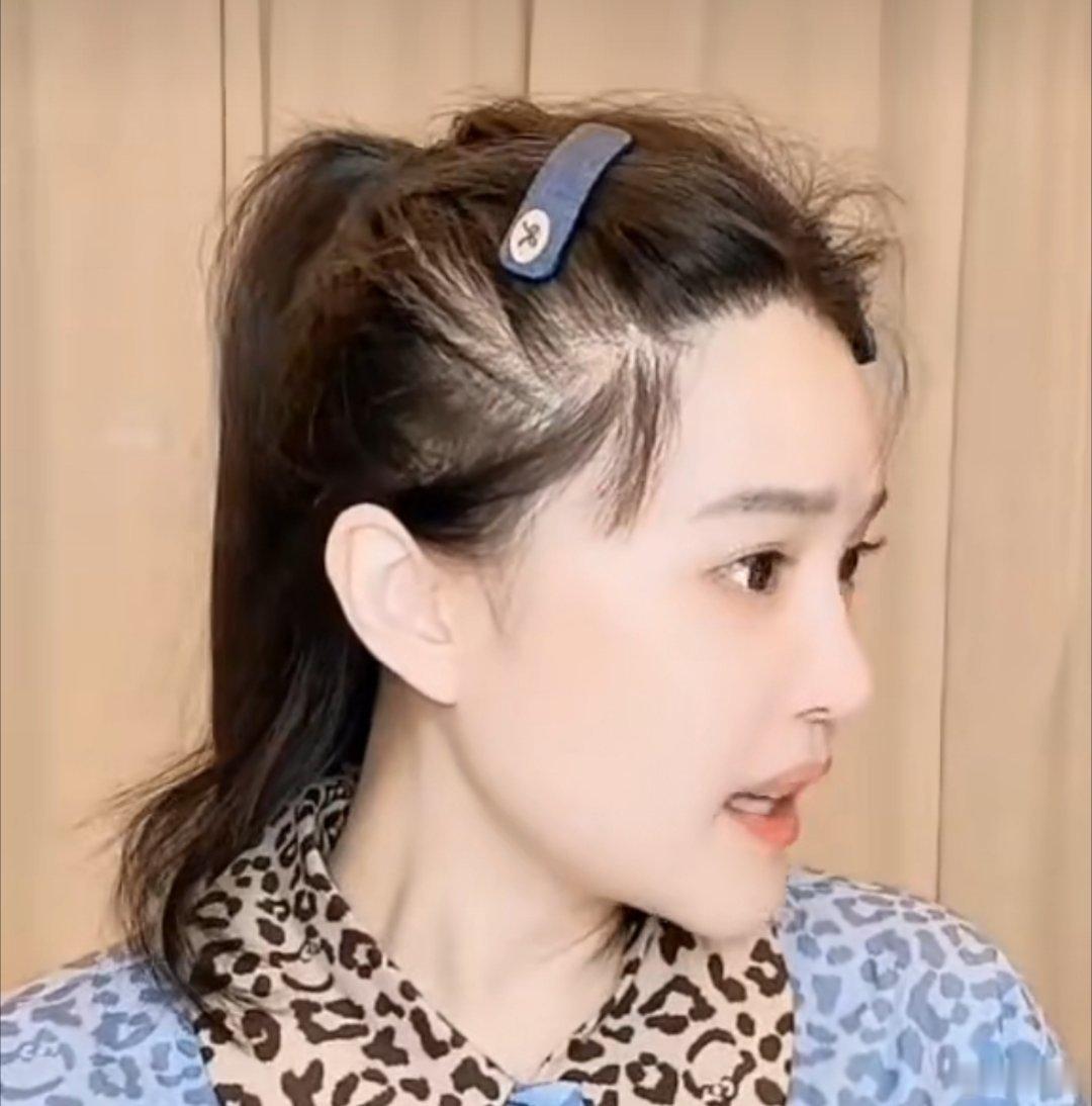 赵本山女儿家保姆谈工资待遇赵本山女儿球球家的保姆“双姨”近日公开回应工资待遇，称