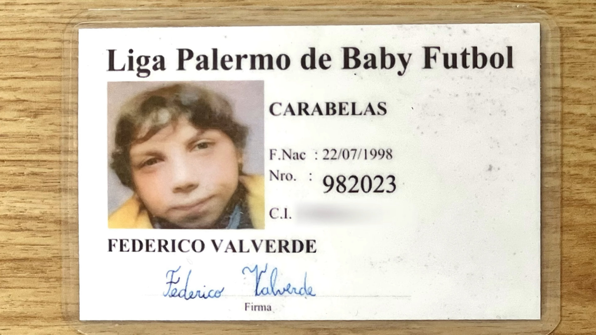 巴尔韦德的“小鸟”外号诞生时的球员证： 