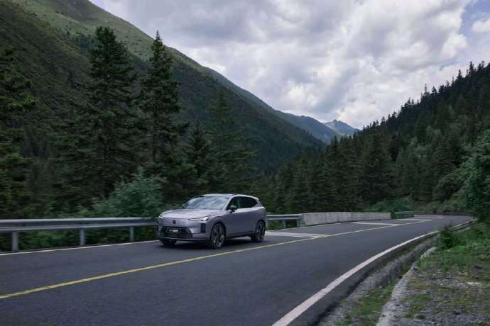 沃尔沃全新XC70全球首发 沃尔沃正式发布 XC70，作为沃尔沃的首款超级混动车