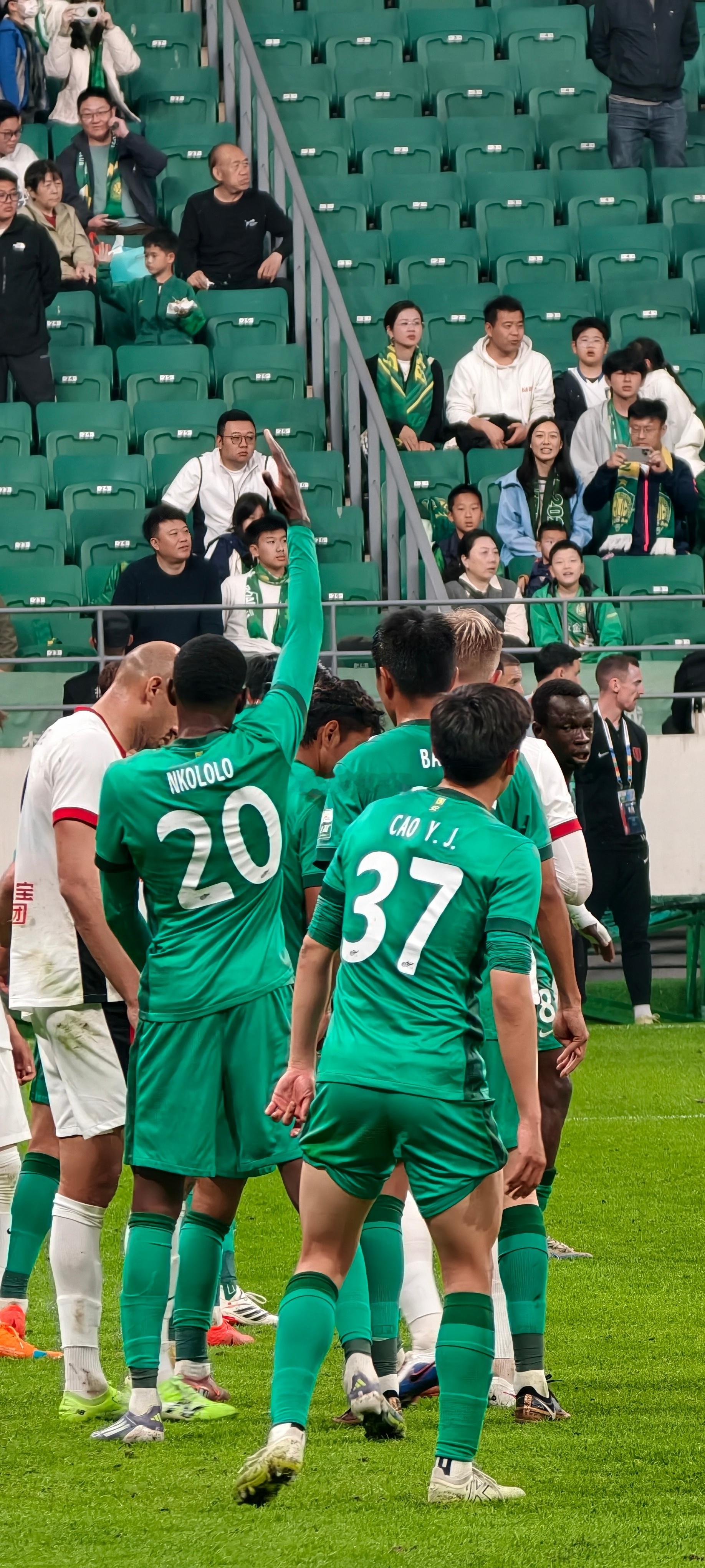 北京国安北京国安 定位球防守似乎有些进步，但定位球进攻这赛季还没有建树。 