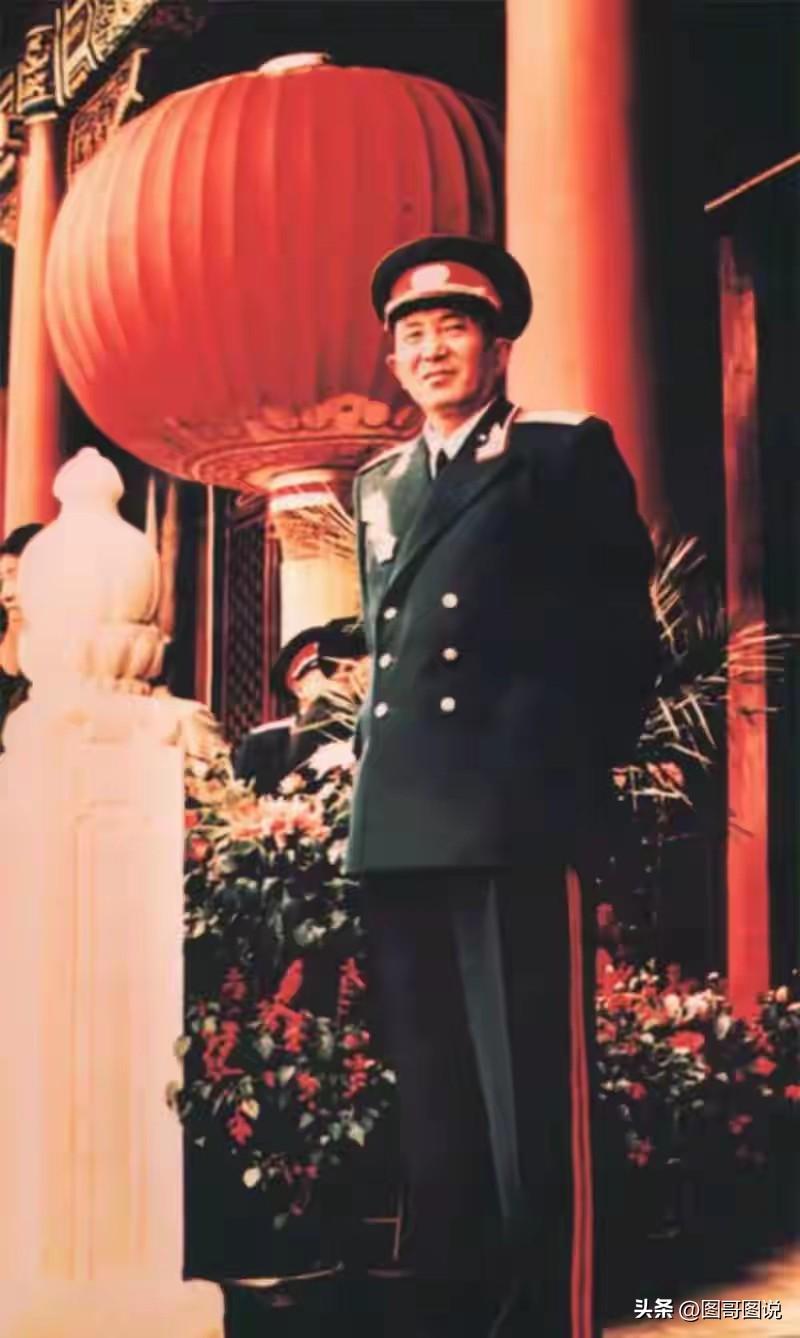 1978年8月3日，罗瑞卿赴德国治疗腿疾时突发心肌梗塞离世；8月12日人民大会堂