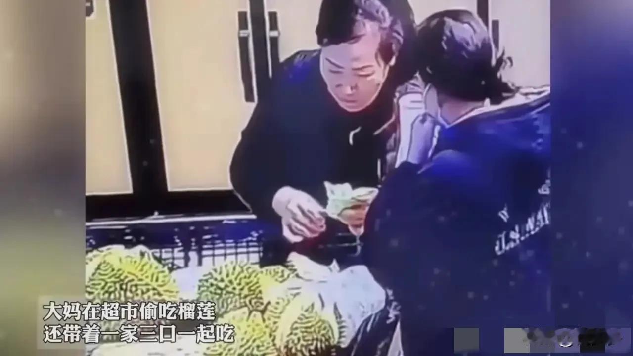 最近，一段视频在网络上迅速传播，引发了广泛的关注和热议。视频中，一名大妈在超市内