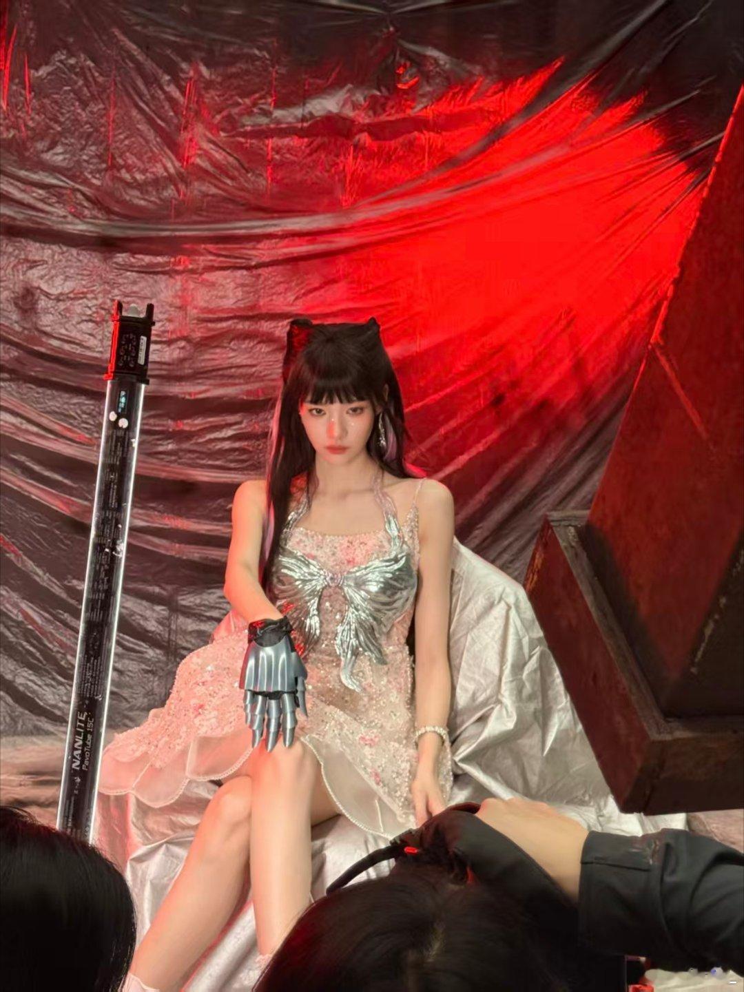 张艺上乘风二公一脚踢出两米高张艺上 | 一个不同状态的“巨龙” 姐姐经过几周的训