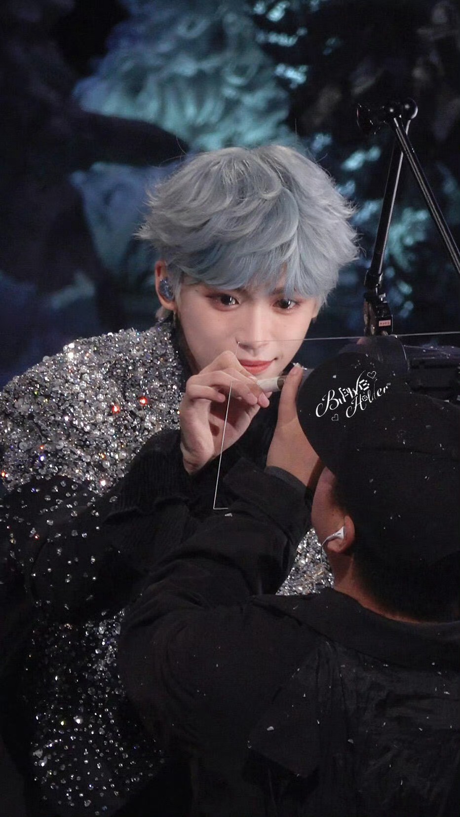 梓渝  梓渝演唱会张张都是神图第一眼还以为是哪个韩娱爱豆仿佛每张图都在诉说着“镜