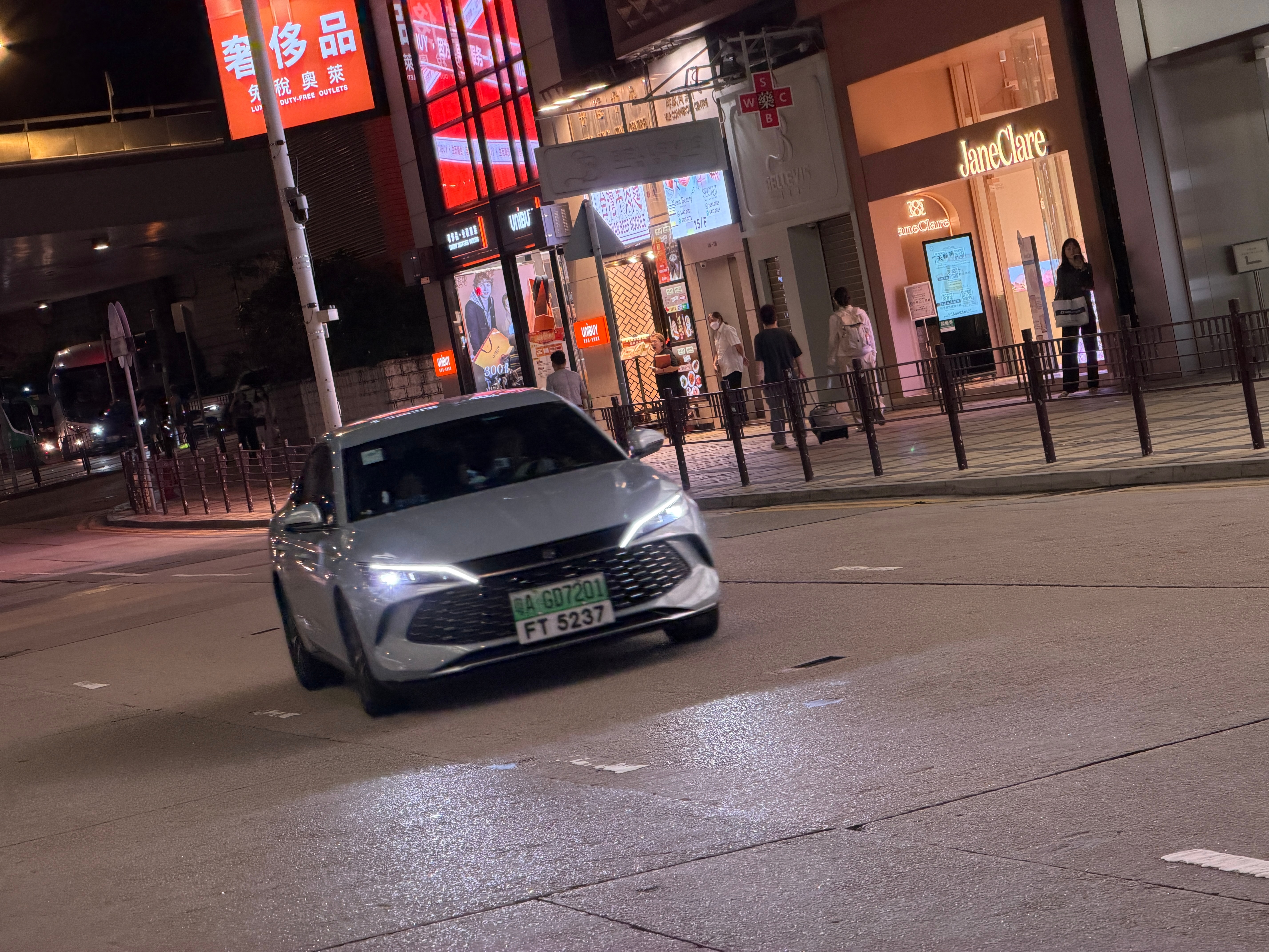 来香港满大街都是比亚迪的车！随手一拍一辆腾势D9，一辆比亚迪秦比亚迪发布会比亚迪