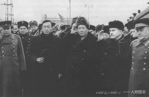 1949年12月至1950年2月，毛泽东首次访问苏联。在抵达莫斯科车站时，受到苏