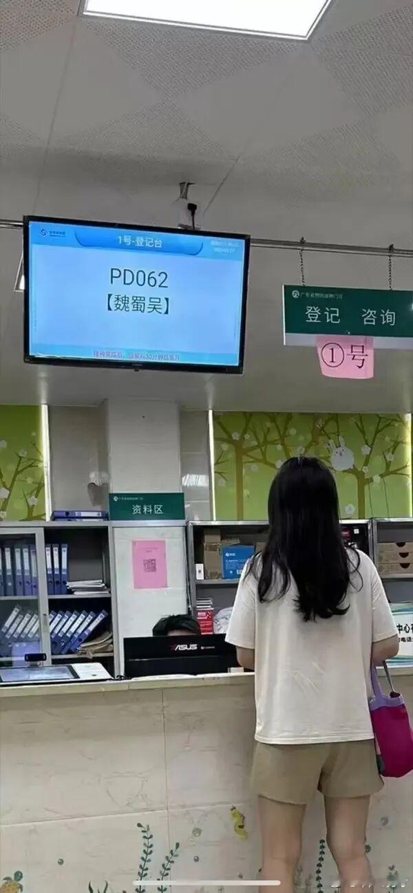 企业的顶层大佬们在发布会或者行业论坛等场合互相揶揄、开炮，不过是他日相逢一杯酒一