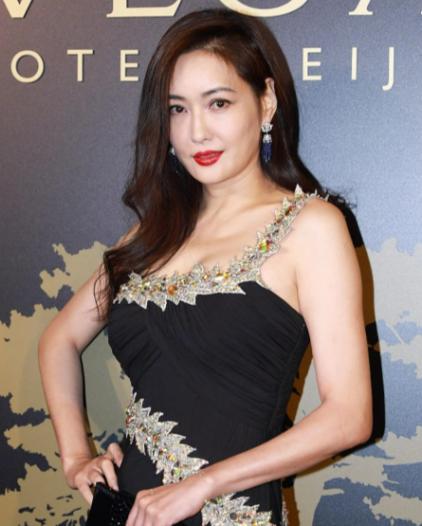 震惊！

释永信与孟广美背后隐情

孟广美当年被意大利男友骗光存款，
高烧挤地铁
