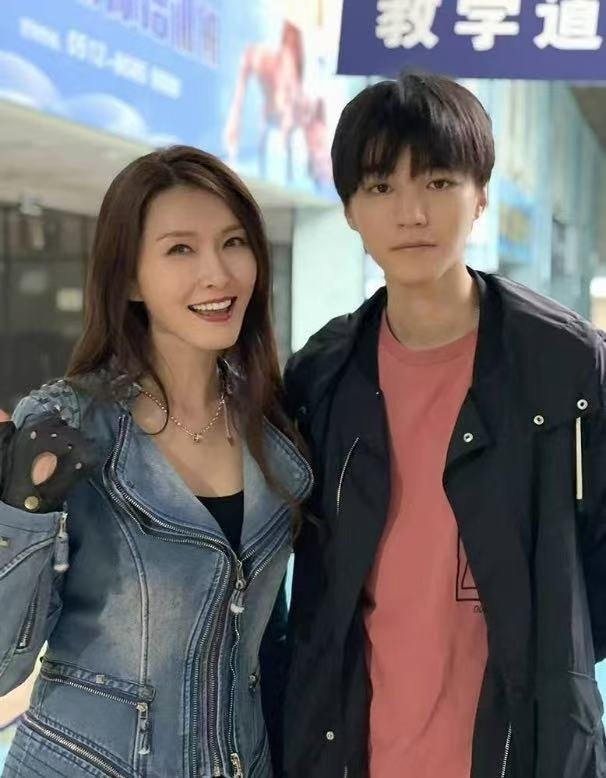 徐洁儿是拿了初代大女主剧本吧救命！徐洁儿也太全能了吧，演戏唱歌马拉松全搞定，二十