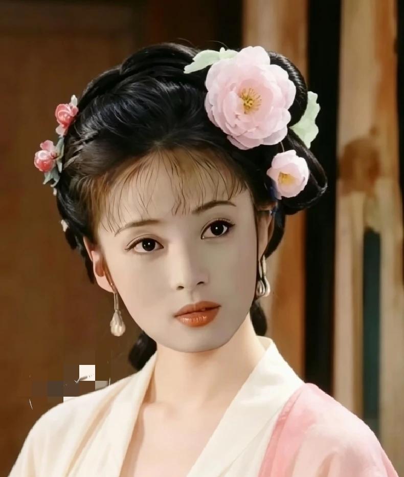 当年，如果蒋勤勤演小龙女，应该能超过刘仙女吧！别人谁也不行，你认为呢？