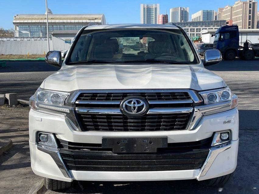 2025年了，酷路泽5700还是有需求，老车主让给找台库存新车，落地160多万[