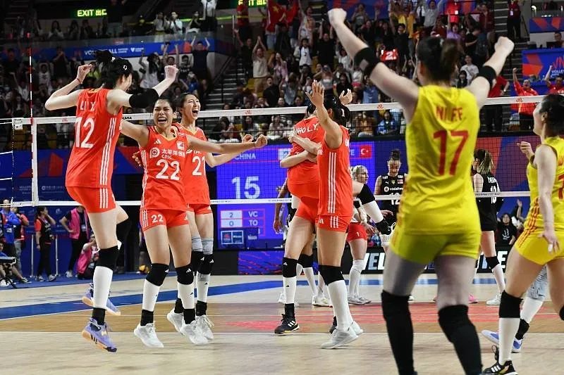 中国女排 决胜局9比3绝境逢生！女排决胜局9-3打崩德国，从1-2落后到3-2大