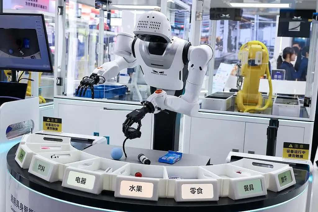 AI机器人上新AI机器人上新！2026世界人工智能大会（WAIC）上，多款人形机