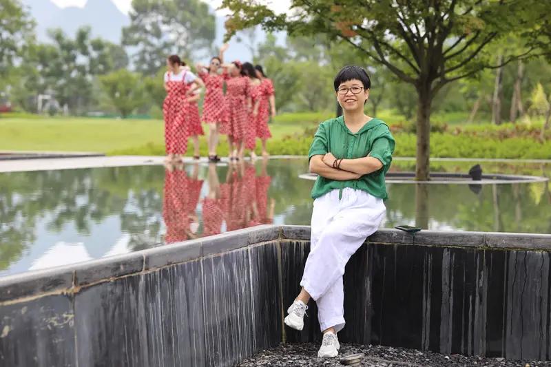 近日，广西文旅官方账号“桂妈”如同一款一夜爆火的网红零食，凭借超好看的内容，被网