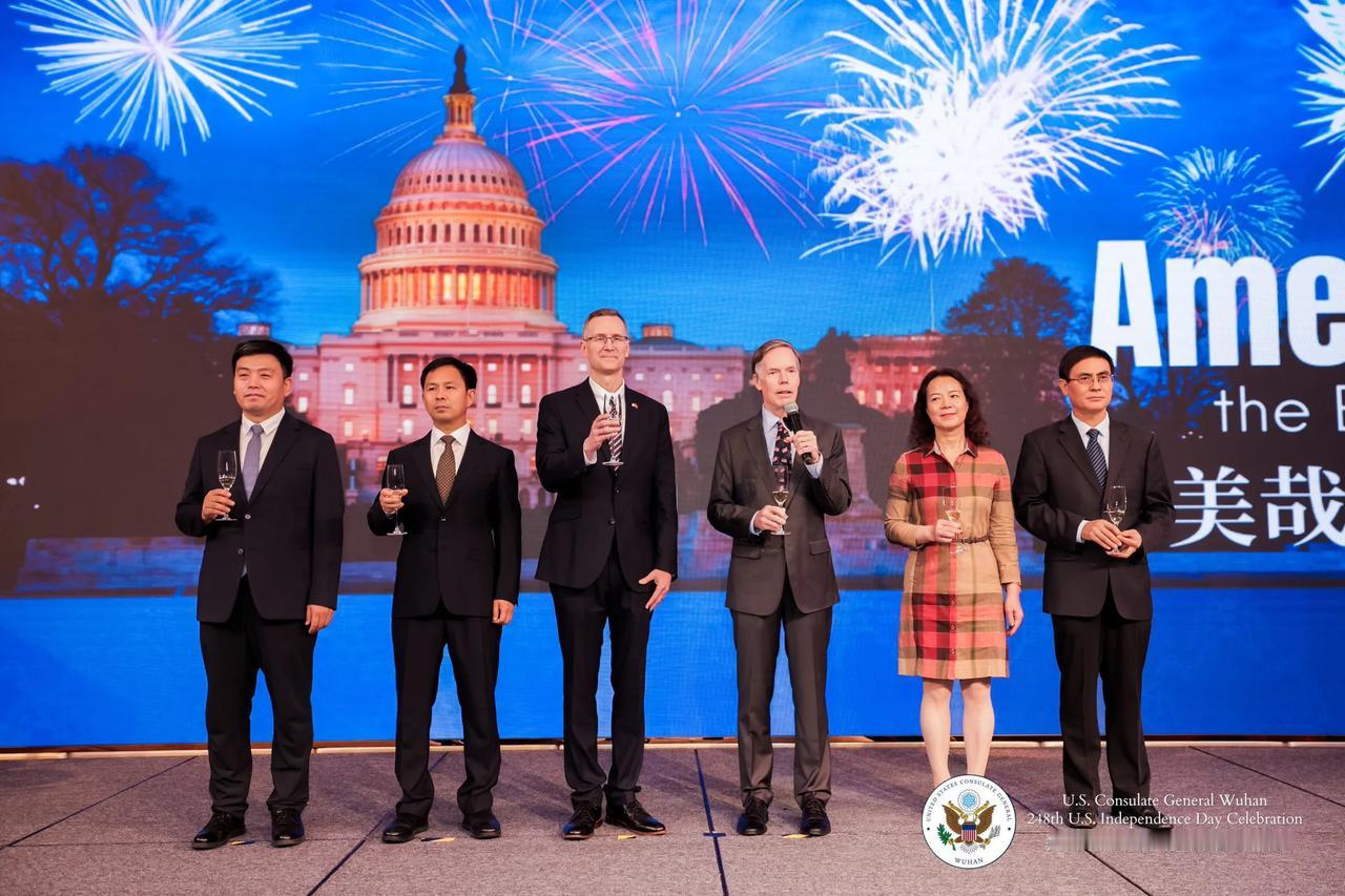 美国驻华大使伯恩斯和美国驻武汉总领事柯儒思今天（6月26日）在美国驻武汉总领事馆