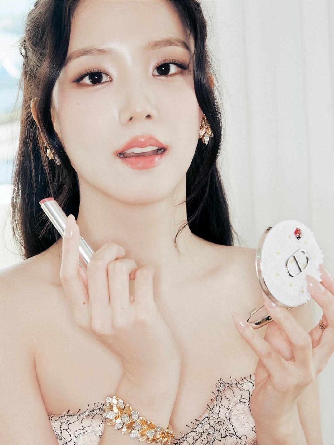 JISOO Madame Figaro Rising Star Award at