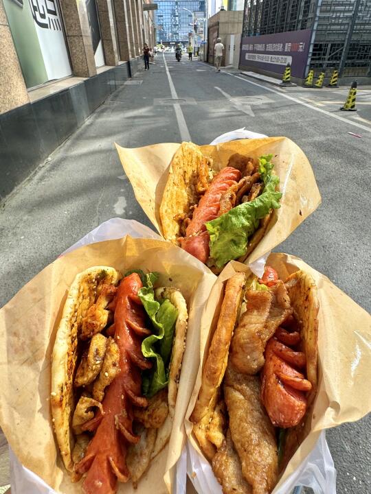 到底是谁在吃啊！jujuju香的烧饼夹里脊！