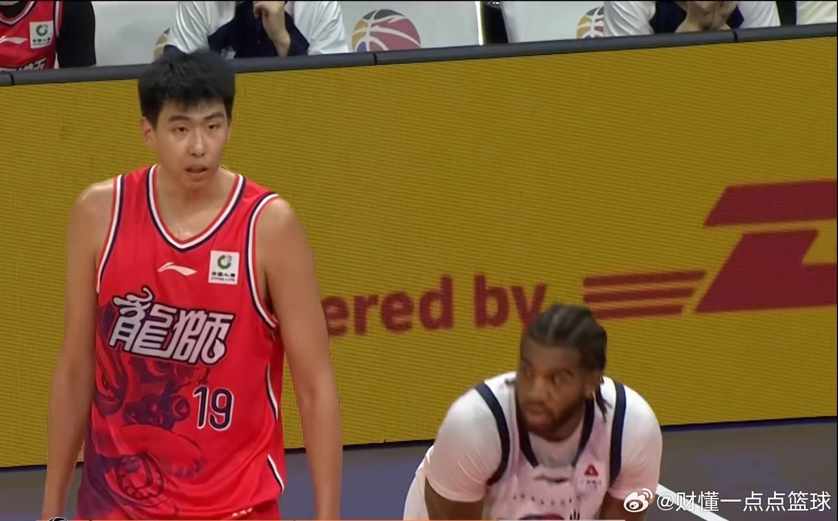 CBA补赛首节战罢，广州龙狮21-14领先山东高速7分！替补登场的郭艾伦表现高效