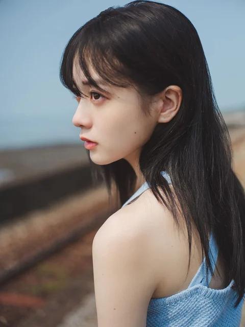 强烈的眼神中蕴含的决心
不变的自我
诸多情感都凝聚在这张图片中