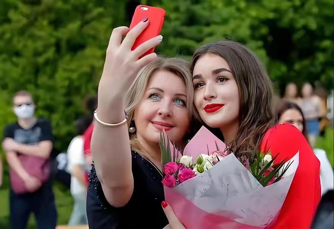 俄中免签中国“择偶大军”就要到俄罗斯找媳妇去了
俄罗斯议员担忧了。俄中免签以后，